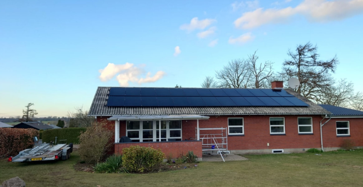 Sistema solar híbrido de 12 kW con batería de almacenamiento de energía de 20 kWh