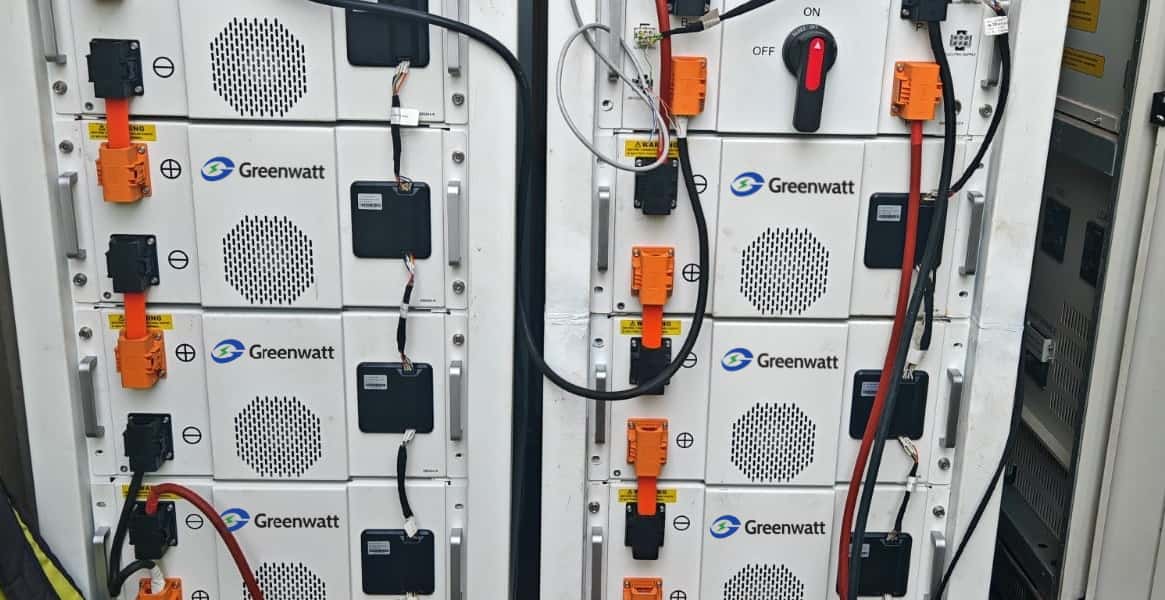 Sistema de energía solar híbrido de 50 kW con batería de litio de 100 kWh