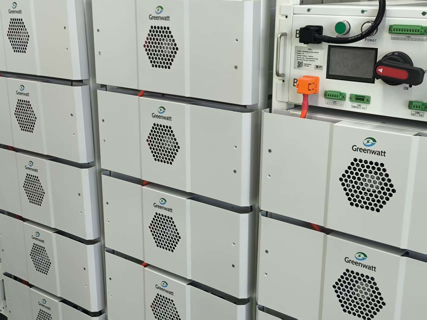 La marea creciente: Una mirada a la tendencia global de precios de las baterías de litio para almacenamiento solar