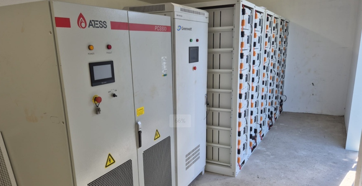 Sistema de almacenamiento de energía GREENWATT de 500 kW/645 kWh: energía confiable para comunidades insulares